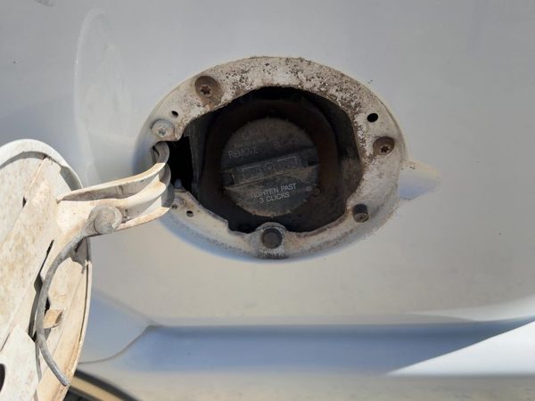 2001-2004 Chevy S10 Blazer Fuel Filler Neck Assembly With Gas Cap Oem 15191596 — photo 3