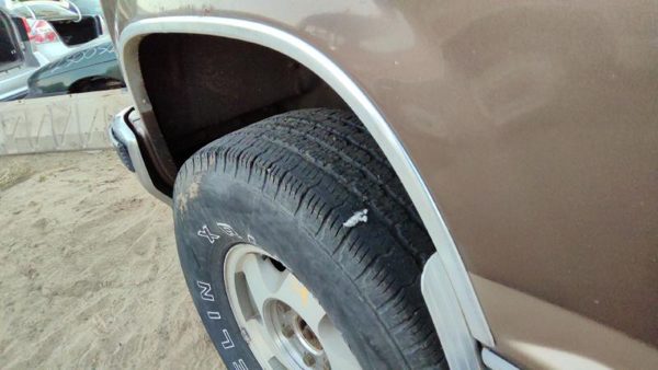 1992-1999 Chevy Suburban Driver Left Front Wheel Flare Moulding Oem Fender — photo 5