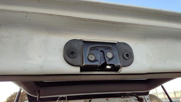 2000-2004 Chevy Suburban Back Hatch Lift Gate Door Latch With Rods/Cables Back — photo 3