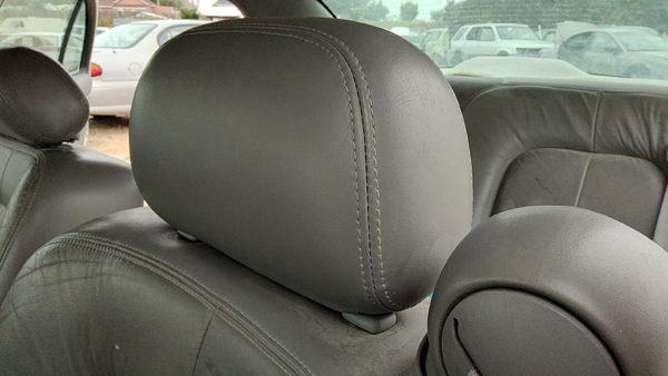 2000-2005 Buick Park Ave Pair Of Headrests Oem Left Right Set Front Seat Lh — photo 1