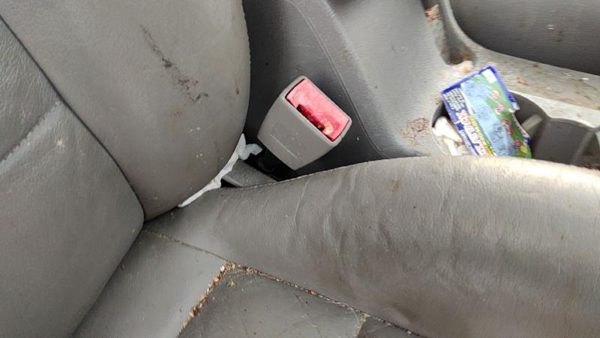 2002-2005 Vw Passat Passenger Right Front Seat Belt Buckle Receiver Oem Gray — photo 2