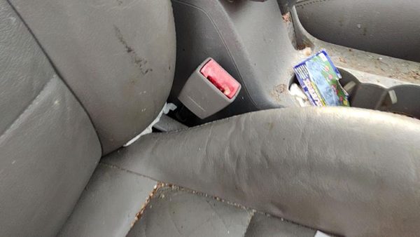 2002-2005 Vw Passat Passenger Right Front Seat Belt Buckle Receiver Oem Gray — photo 1