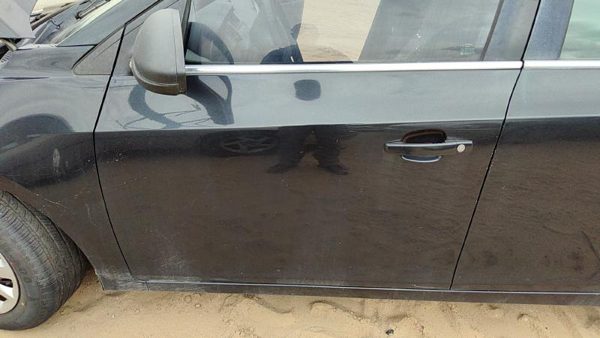 2011 Chevy Cruze Front Door LH Black Gar — photo 2