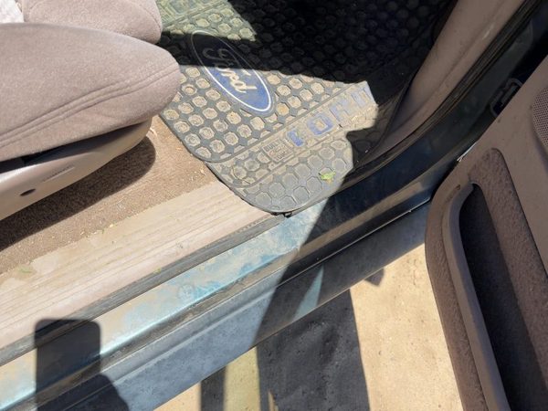 94 Explorer 2 Dr Passenger Right Lower Sill Step Moulding Trim Panel Oem Tan — photo 1