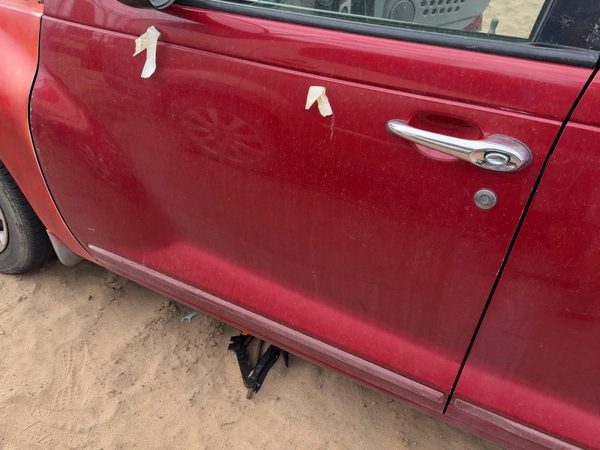 2009 Chrysler PT Cruiser Front Door LH Inferno Red Prh — photo 3