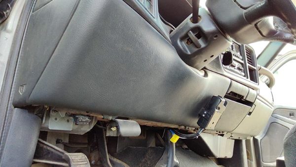 2000-02 Sierra 2500 Hd Lower Dash Under Knee Bolster Trim Panel Oem Graphite 12d — photo 3