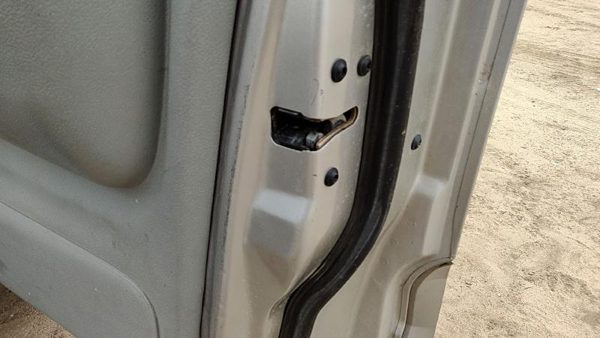 2003 Lincoln Aviator Passenger Right Front Door Latch With Rods/Cables Oem — photo 1