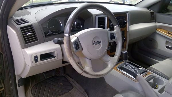 2008 Jeep Grand Cherokee — vehicle photo 3