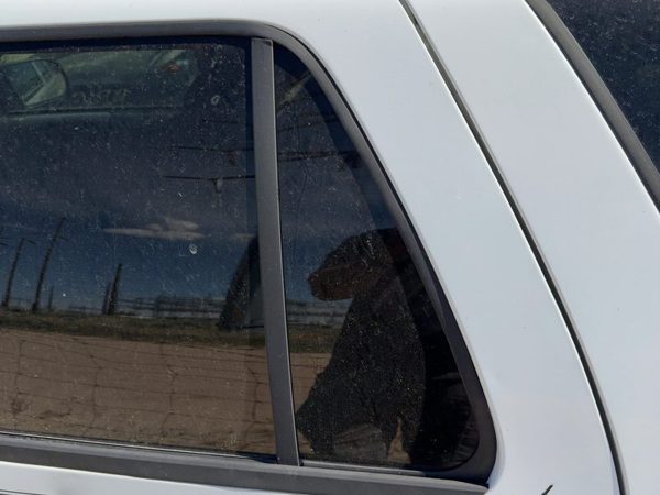 95-05 S10 Blazer Driver Left Rear Vent Window Back Door Glass With Frame Oem — photo 2