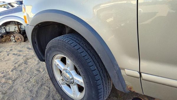 2003-2004 Ford Explorer Driver Left Front Wheel Flare Moulding Oem Fender — photo 2