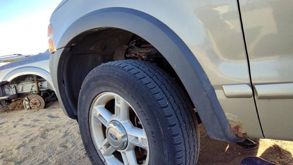 2003-2004 Ford Explorer Driver Left Front Wheel Flare Moulding Oem Fender — photo 3