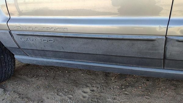 2000-2003 Jeep Grand Cherokee Driver Left Front Moulding From Door Trim Strip — photo 1