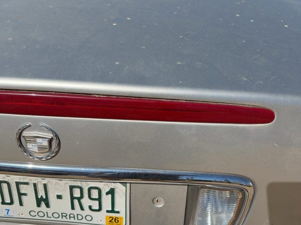 2005 Cadillac Deville 3rd Brake Light Avoidance Lamp — photo 2