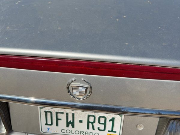 2005 Cadillac Deville 3rd Brake Light Avoidance Lamp — photo 4