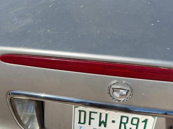2005 Cadillac Deville 3rd Brake Light Avoidance Lamp — photo 7