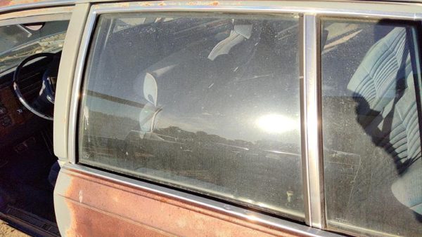1980-84 Deville Sedan Driver Left Rear Side Window Door Glass Oem Back 20104733 — photo 1