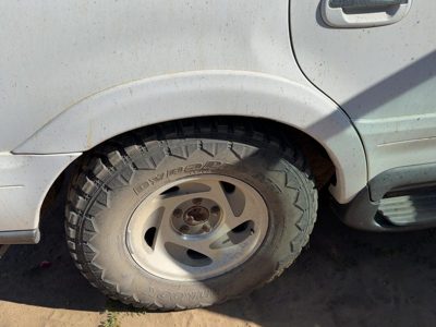 1998 Lincoln Navigator Wheel Opening Moulding RH Oxford White Yz