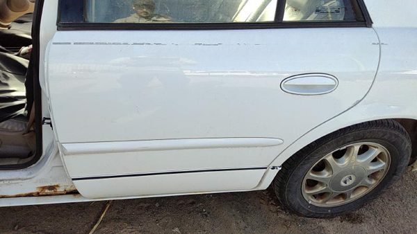 2000 Buick Regal Rear Door LH White 16U — photo 3