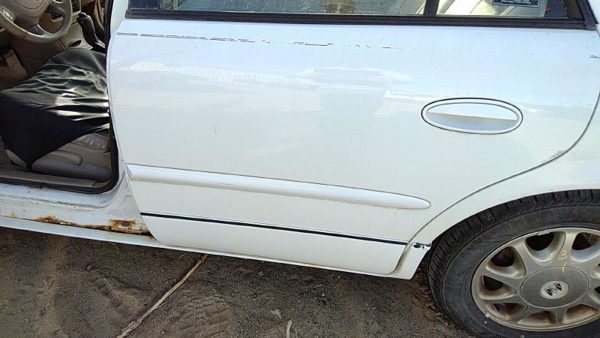 2000 Buick Regal Rear Door LH White 16U — photo 1