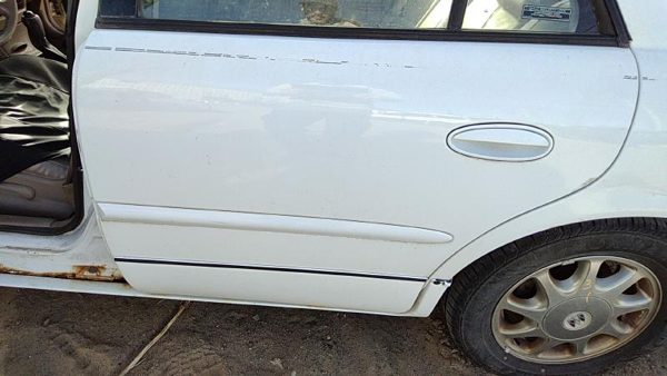 2000 Buick Regal Rear Door LH White 16U — photo 2