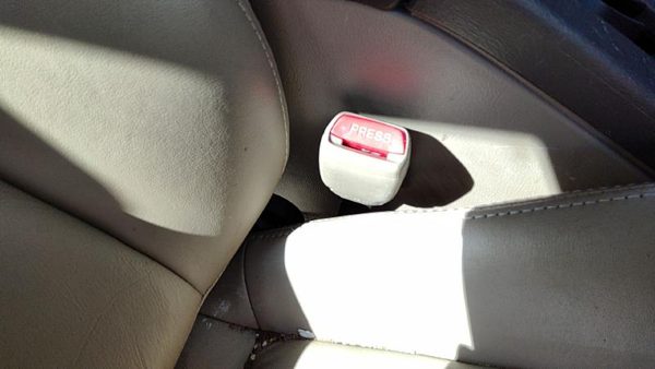 00 01 Legacy Outback Passenger Right Front Seat Belt Buckle Receiver Oem Tan 040 — photo 1