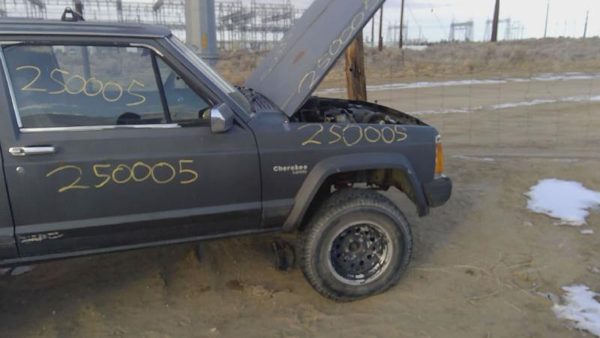 1985 Jeep Cherokee — vehicle photo 10