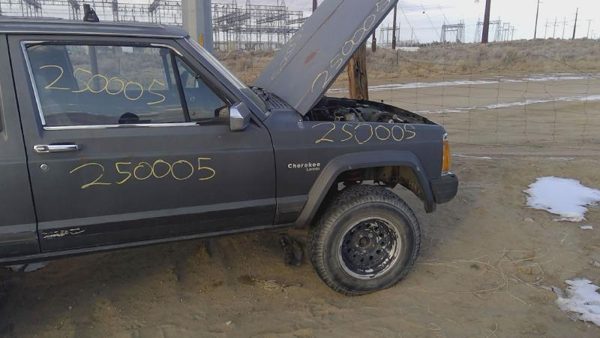 1985 Jeep Cherokee — vehicle photo 9