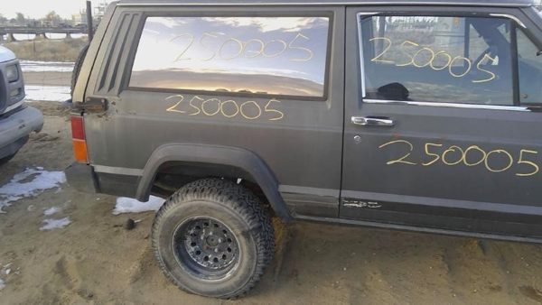 1985 Jeep Cherokee — vehicle photo 8