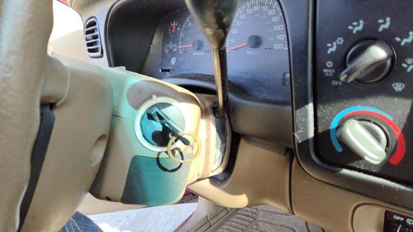 1998-00 Dodge Durango Ignition Switch Assembly With Key Complete Electrical Oem — photo 1