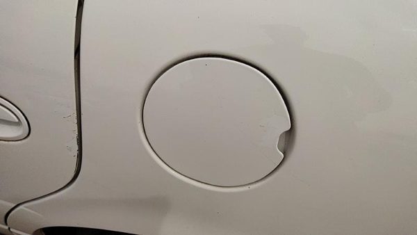 2000-2005 Buick Lesabre Fuel Tank Door With Hinge Gas Lid Oem Filler White 40U — photo 4