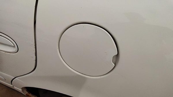 2000-2005 Buick Lesabre Fuel Tank Door With Hinge Gas Lid Oem Filler White 40U — photo 5