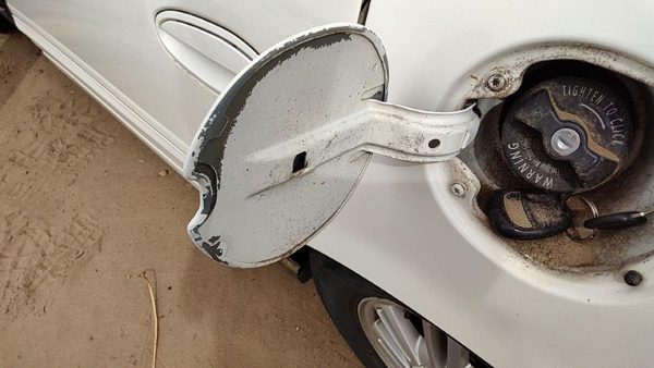 2000-2005 Buick Lesabre Fuel Tank Door With Hinge Gas Lid Oem Filler White 40U — photo 6