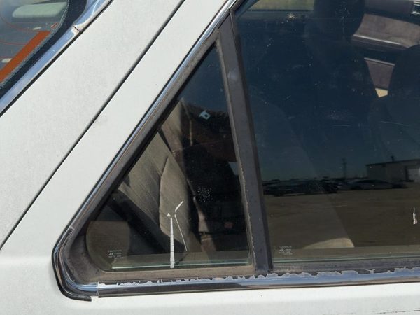 86-89 Accord Lx Passenger Right Rear Vent Window Back Door Glass With Frame Oem — photo 2