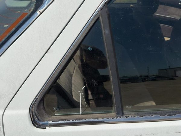 86-89 Accord Lx Passenger Right Rear Vent Window Back Door Glass With Frame Oem — photo 4