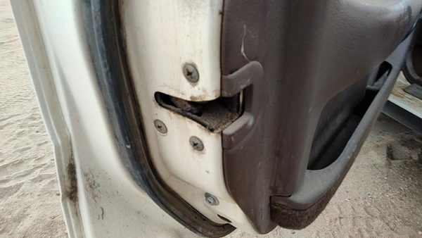 1991-1994 Infinity G20 Driver Left Front Door Latch With Rods/Cables Oem — photo 2