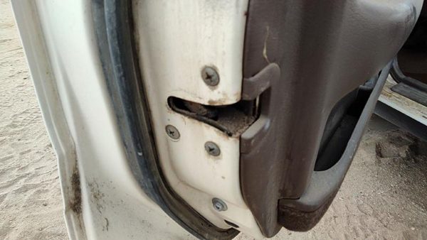 1991-1994 Infinity G20 Driver Left Front Door Latch With Rods/Cables Oem — photo 3