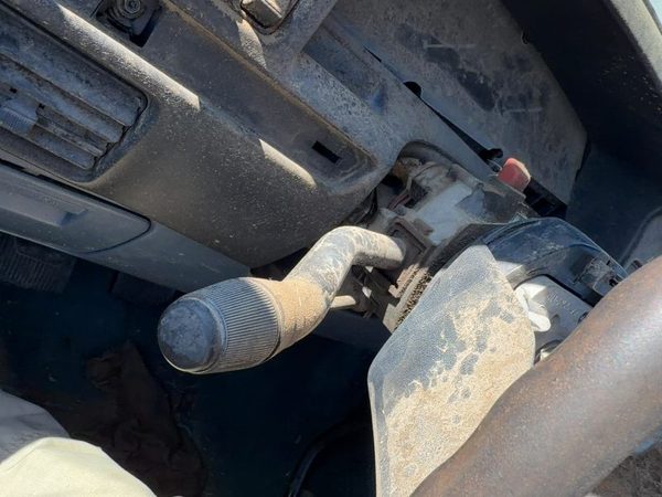 1992 Ford F-250 Steering Column Gray Loose — photo 3