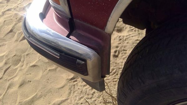 1988-2000 Gmc Sierra 2500 Driver Left Moulding From Fender Oem Trim Strip Red — photo 3
