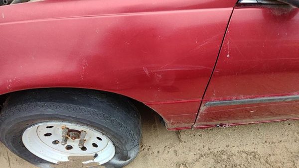 1997-2002 Ford Escort Driver Left Front Fender Oem Red F7Cz16006Aa — photo 5