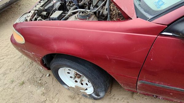 1997-2002 Ford Escort Driver Left Front Fender Oem Red F7Cz16006Aa — photo 1