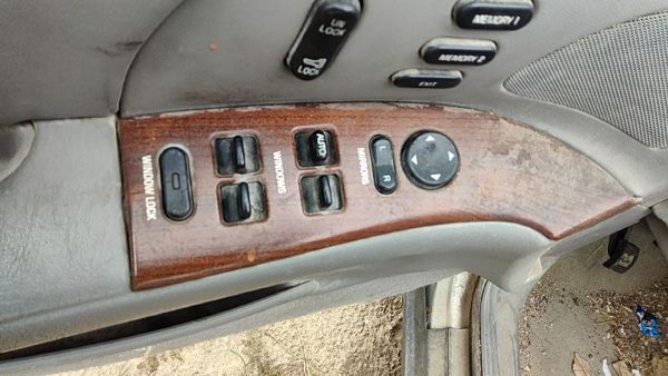 2000 Buick Park Avenue Door Switch Front Ave — photo 1