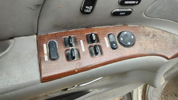 2000 Buick Park Avenue Door Switch Front Ave — photo 3