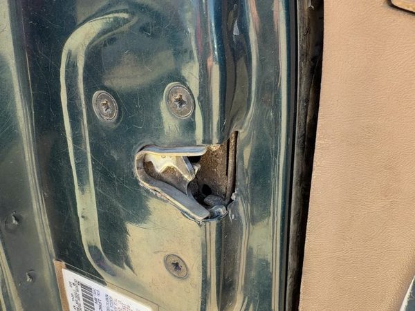 91-94 Ford Explorer 2 Dr Driver Left Front Door Latch with Rods Cables OEM — photo 3