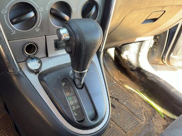 05 Matrix Xr Floor Shifter Lever Assembly Oem Shift Unit Automatic Transmission — photo 2