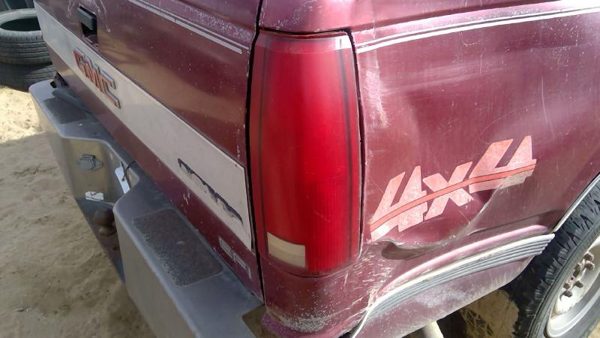 1988-00 Gmc Sierra 2500 Passenger Right Tail Light Oem Brake Lamp Rear 05976898 — photo 2
