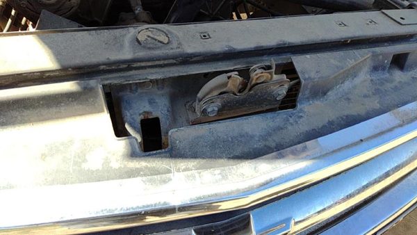 1988-1999 Chevy Silverado 1500 Hood Latch Assembly With Bracket Oem 15149285 — photo 1