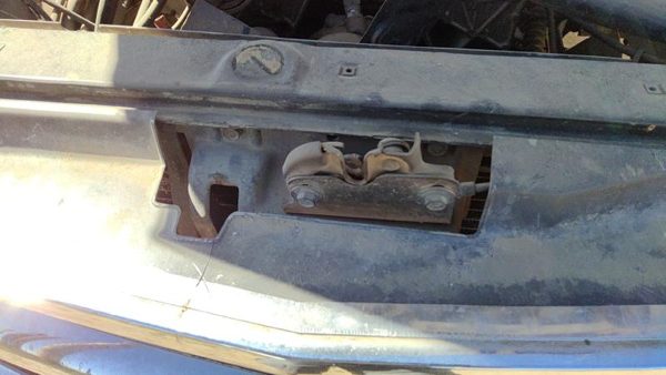 1988-1999 Chevy Silverado 1500 Hood Latch Assembly With Bracket Oem 15149285 — photo 3