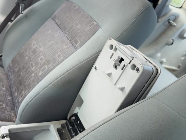 06-10 Pt Cruiser Center Console Lid Only Oem Arm Rest Fold Down Gray D7Dv — photo 3