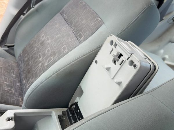 06-10 Pt Cruiser Center Console Lid Only Oem Arm Rest Fold Down Gray D7Dv — photo 4