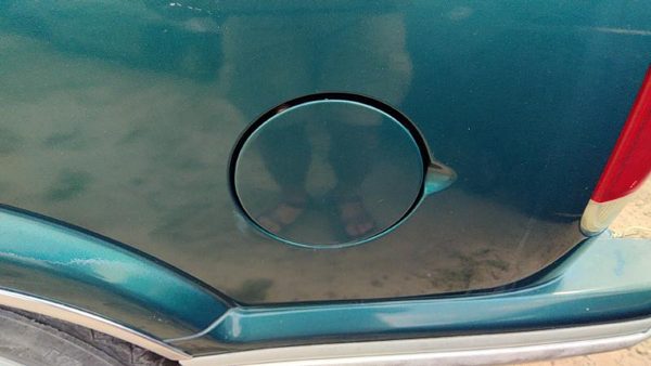 1996-2005 S10 Blazer Fuel Tank Door With Hinge Gas Lid Oem Filler Green 15023050 — photo 2